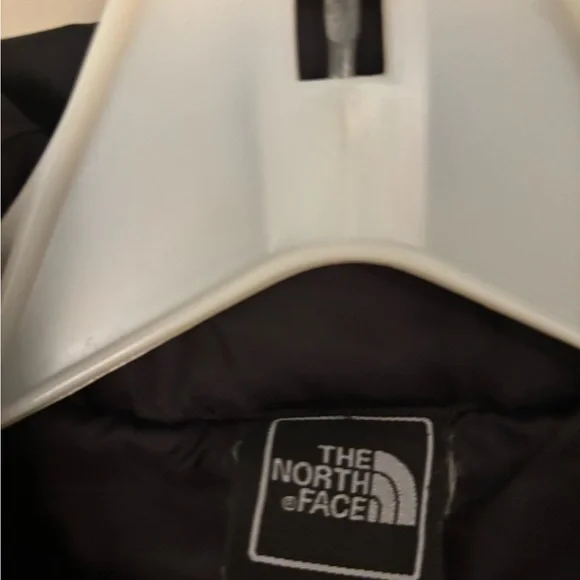 The North Face Black Puffer Jacket Quilted Winter Essential - Picture 3 of 6